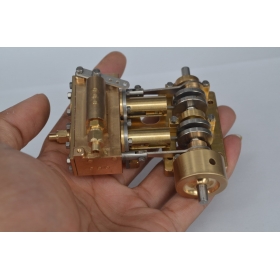 Horizontal two-cylinder steam engine (Q5B)